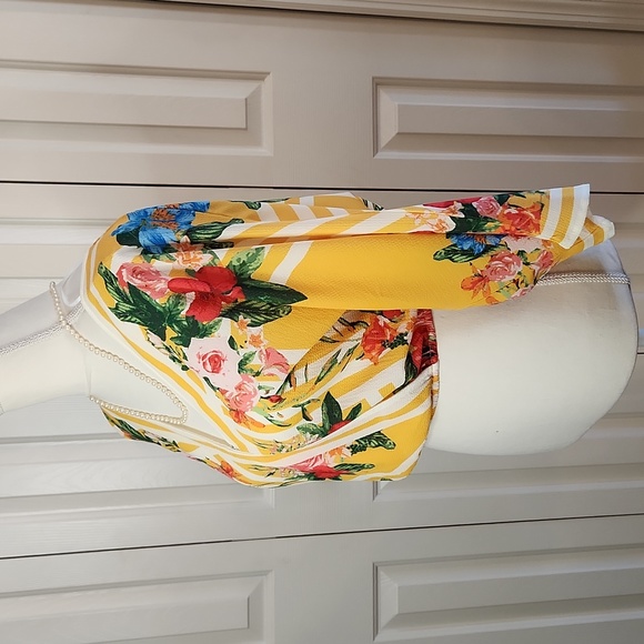 Flying Tomato,  Excellent Condition,  Women's Top,  red/yellow floral, Size XS - Picture 3 of 8